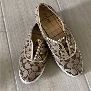 Coach Audrina sneaker classic C design/gold trim.